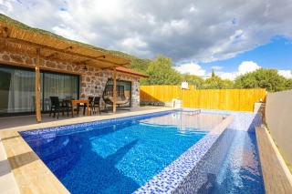 Villa Adeya – Kalkan Sarıbelen’de Jakuzili, Korunaklı Özel Havuzlu