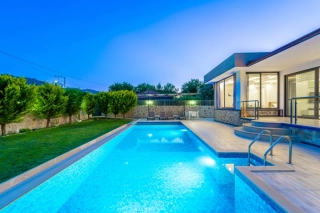Villa Ernez | Kalkan Sarıbelen’de Korunaklı Özel Havuzlu Balayı Villas