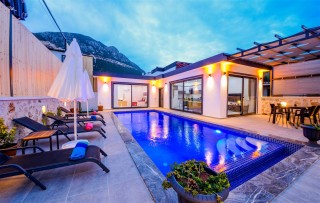 Villa Karya – Kalkan Kördere’de Jakuzili ve Korunaklı Havuzlu Villa