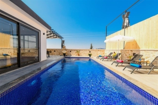 Villa Karya – Kalkan Kördere’de Jakuzili ve Korunaklı Havuzlu Villa