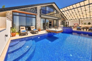 Villa Nil Exclusive – Kalkan Üzümlü’de Manzaralı Lüks Tatil Villası
