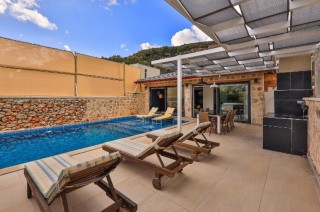 Villa Retro İslamlar – Isıtmalı Kapalı Havuzlu, Jakuzili ve Balayı