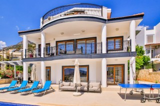 Villa Alternatif – Kalkan Merkezde Lüks ve Konforlu Tatil