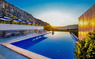 Villa Mert Ulugöl – Kalkan Ulugöl’de Jakuzili ve Korunaklı Tatil Villa