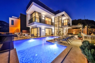 Villa Umut – Kalkan Kalamar’da Deniz Manzaralı Lüks Aile Villası