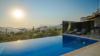 Villa Hibiscus – Kalkan Akbel’de Deniz Manzaralı, 7 Kişilik Villa