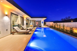 Villa Therapy Sarıbelen – Kalkan’da Isıtmalı Havuzlu, Jakuzili Villa