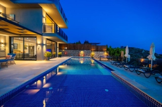 Villa Azde – Kalkan Kördere’de Lüks ve Doğayla İç İçe Deniz Manzaralı 