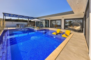 Villa Tayyar – Kalkan İslamlar’da Isıtmalı Kapalı Havuzlu Villa