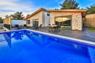 Villa Sacra | Kalkan Sarıbelen’de Korunaklı Lüks Balayı Villası