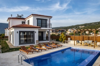 Villa Toscana 1 | Kaş Çukurbağ’da Korunaklı Özel Havuzlu Kiralık Villa