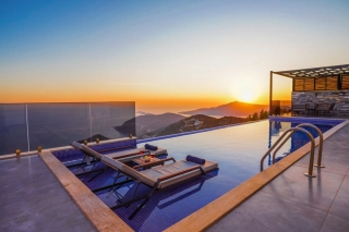 Villa Liya – Kalkan Ordu’da Deniz Manzaralı, Jakuzili 4 Kişilik Villa