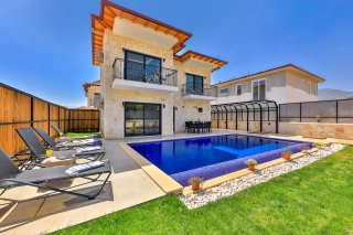 Villa Kaşlı | Kaş Çukurbağ’da Korunaklı Havuzlu Balayı ve Aile Villası