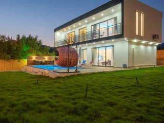 Villa Palas – Kalkan Sarıbelen’de Isıtmalı Kapalı Havuzlu Villa