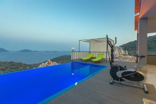 Villa Olives | Kaş Sısla’da Deniz Manzaralı Korunaklı 5 Kişilik Tatil 