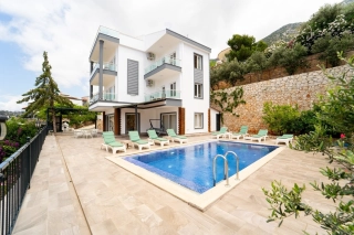 Villa Mevsim | Kalkan Kızıltaş’ta Deniz Manzaralı 6 Yatak Odalı Villa