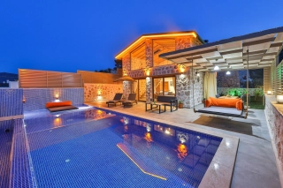 Villa Mosso – Kalkan Yeşilköy’de Korunaklı Havuzlu Balayı Villası