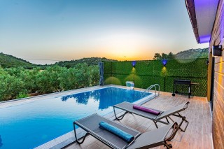 Villa Çağan – Kalkan Ordu Bölgesi’nde Jakuzili Balayı Villası