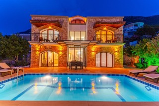 Villa Meltem – Kalkan Kızıltaş’ta Deniz Manzaralı Taş Villa
