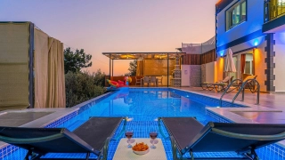 Villa Vivaldi | Kalkan Çavdır’da Jakuzili, Korunaklı, Özel Havuzlu 
