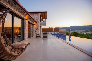 Villa Fiesta Sarıbelen | Jakuzili, Korunaklı Havuzlu ve Doğa Manzaralı