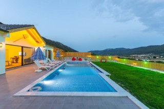 Villa Buğlem Sarıbelen – Jakuzili, Özel Havuzlu Kiralık Villa