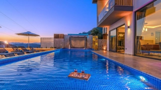 Villa Tilya | Kalkan Kördere’de Kapalı Havuzlu, Jakuzili, Saunalı 