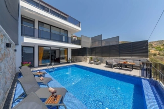 Villa Zumak İstanbul | Doğa İçinde Korunaklı Havuzlu Tatil Villası