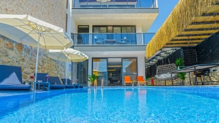 Villa Zumak İstanbul | Doğa İçinde Korunaklı Havuzlu Tatil Villası