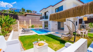 Villa Luvi – Patara’da Muhafazakâr, Jakuzili ve Korunaklı Havuzlu 