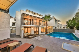 Villa Orange | Kalkan Ortaalan’da Korunaklı Bahçeli, Balkon Jakuzili
