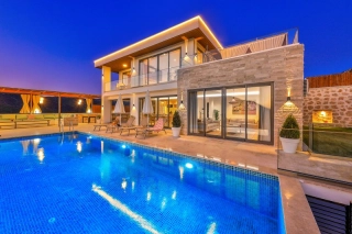 Villa Foresta | Kalkan Sarıbelen’de Kapalı Isıtmalı Havuzlu, Saunalı 