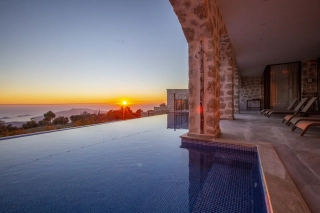 Villa Royal 3 | Kalkan İslamlar’da Jakuzili, Korunaklı ve Manzaralı 