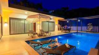 Villa Gökkuşağı – Kalkan İslamlar’da Jakuzili ve Korunaklı Muhafazakâr