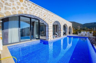 Villa Royal 8 – Kalkan İslamlar’da Doğayla İç İçe Balayı ve Aile Villa