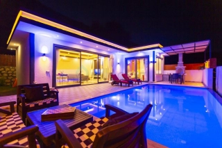 Villa Derin Duo – Sarıbelen’de Korunaklı, Jakuzili Balayı Villası