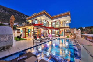 Villa Red Palm | Eğlence & Sinema & Bilardolu Lüks Villa