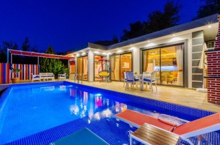 Villa Linam | Tam Korunaklı Bahçeli, Jakuzili 1+1 Balayı Villası