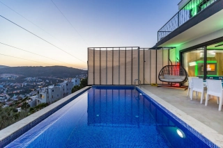 Villa Sılam – Kalkan Kördere’de Deniz Manzaralı, Jakuzili ve Havuzlu