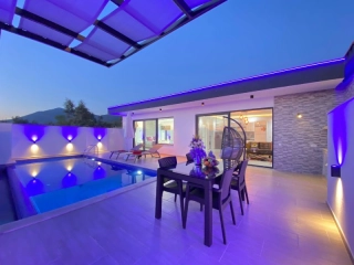 Villa Ahdem – Kalkan Üzümlü’de Korunaklı Havuzlu, Balayı Villası