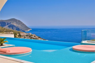 Villa Rosy | Kalamar’da Jakuzili Havuzlu, Bilardolu 4 Odalı Lüks Villa