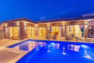 Villa Üzüm | Kalkan Çavdır’da Korunaklı Havuzlu Jakuzili Villa
