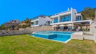Villa Lion | Kalkan Ortaalan’da 6 Odalı Deniz Manzaralı Villa