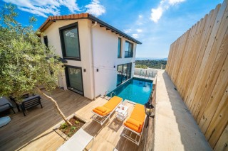 Kalkan Kördere’de Korunaklı Havuzlu, Jakuzili ve Lüks Villa