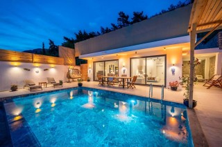 Villa Mavi İnci – Modern Tasarım ve Huzurlu Bir Balayı Tatili