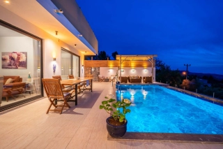 Villa Mavi İnci – Modern Tasarım ve Huzurlu Bir Balayı Tatili