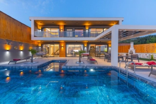 Villa Atılgan Deluxe: Üzümlü’de Korunaklı Havuzlu Lüks ve Eğlenceli Ta