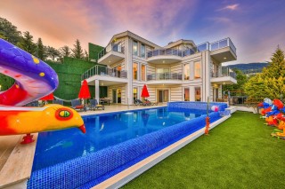 Villa Disney | Çocuk Dostu, Isıtmalı Havuzlu, 5 Süit, 10 Kişi