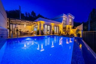 Villa Soil House – Kalkan Üzümlü’de Tam Korunaklı, Jakuzili Özel Havuz