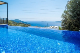 Villa Asya Bella – Kalkan’da Deniz Manzaralı Jakuzili Lüks Tatil Villa